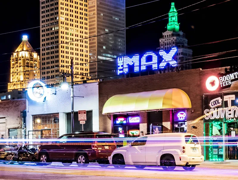 The Max Retropub