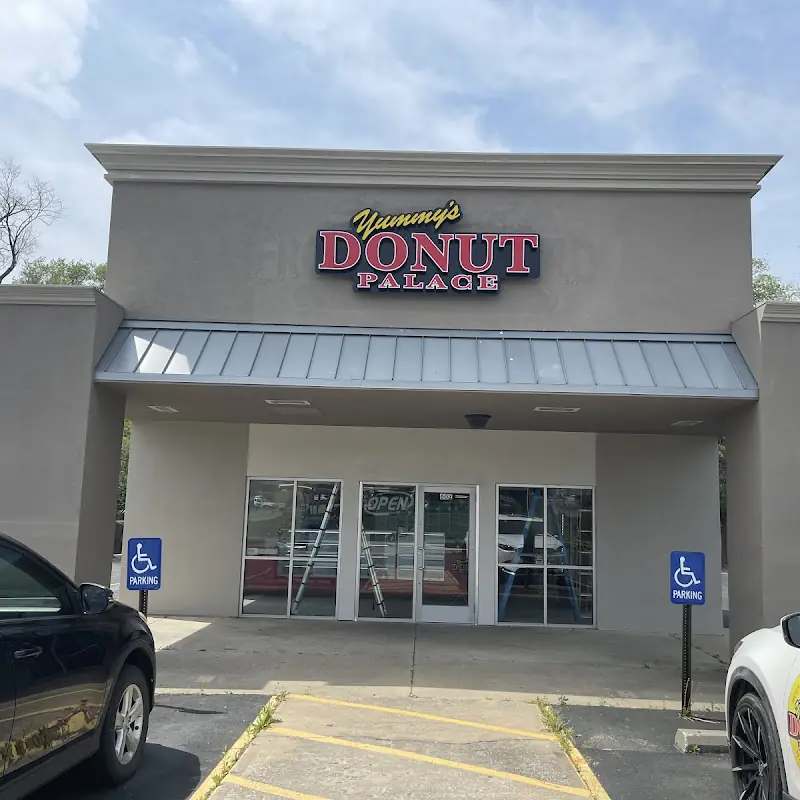 Yummy’s Donut palace.boba tea.smoothies. Coffee