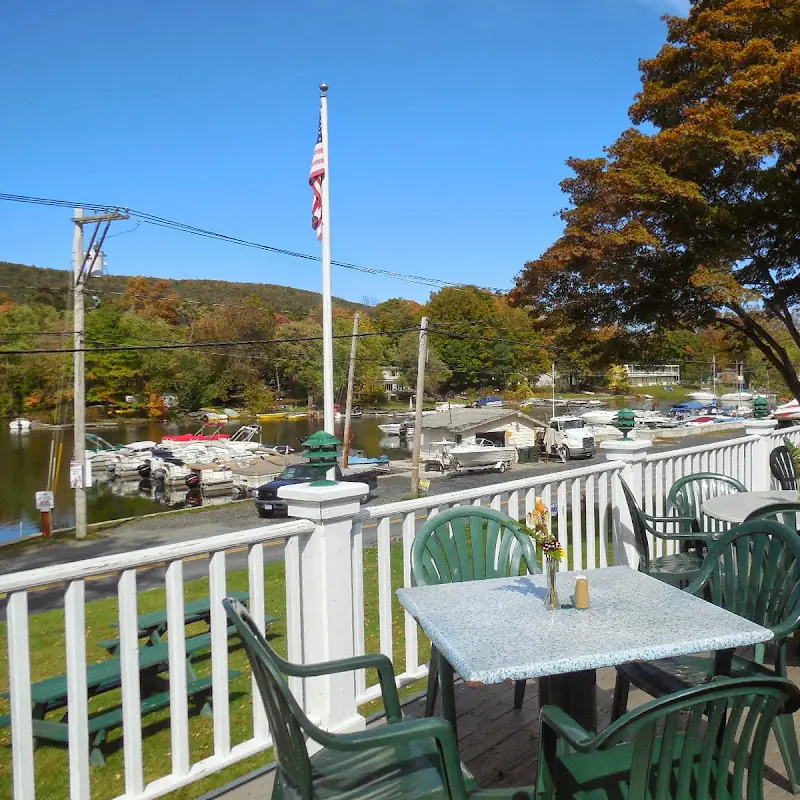 Emerald Point Lakeside Restaurant and Pub