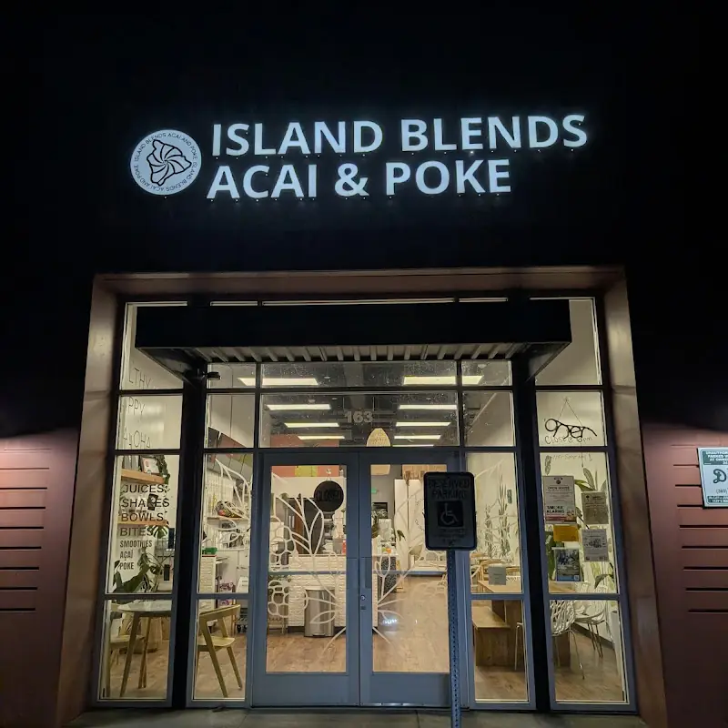 Island Blends Açaí and Poke