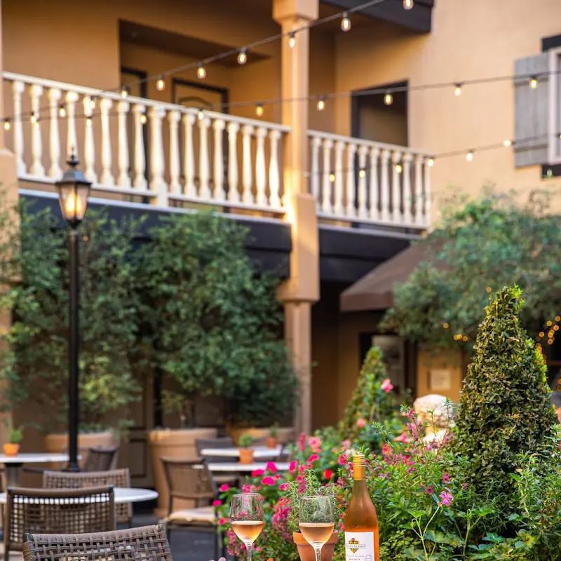 Le Chateau Garden Bistro