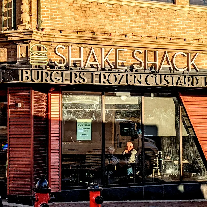 Shake Shack Country Club Plaza