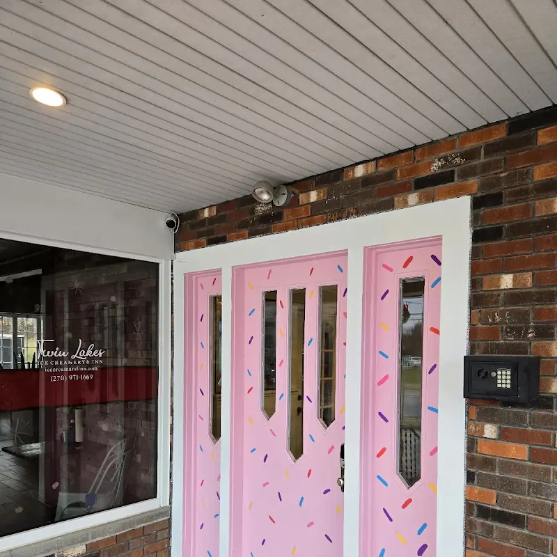 Twin Lakes Creamery | Eat · Treat · Sleep
