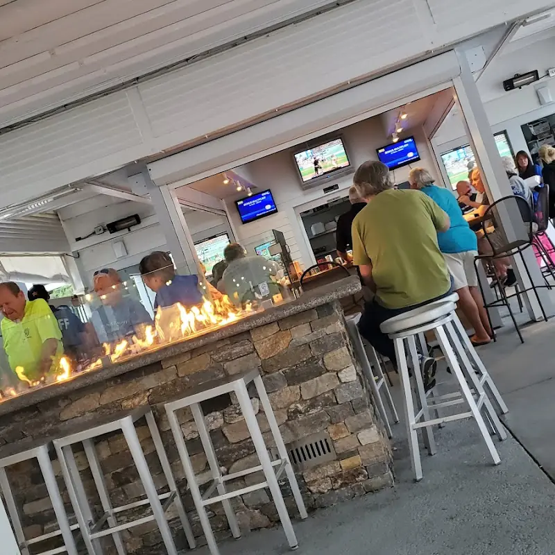 Dino’s Pizza & Sports Bar