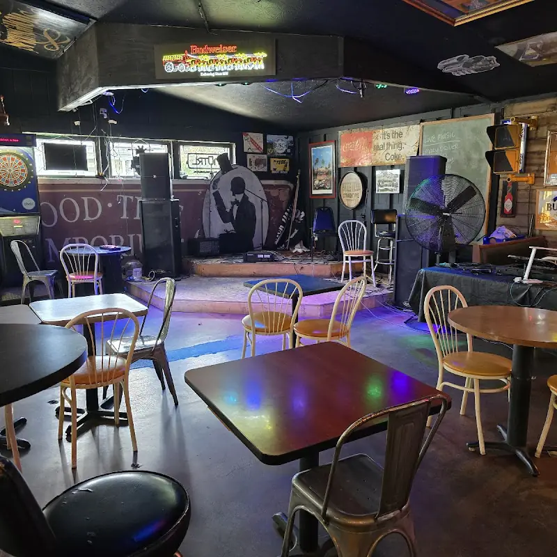 The Cloverleaf bar & grill