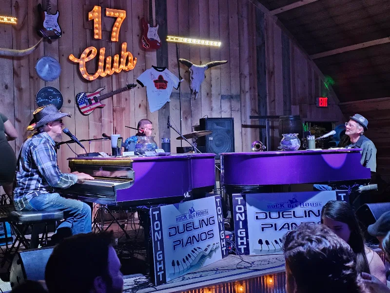 Wagon Wheel Bar