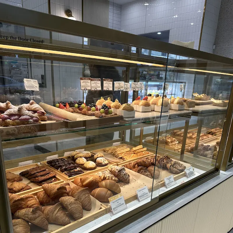Tous les Jours Bakery Cafe
