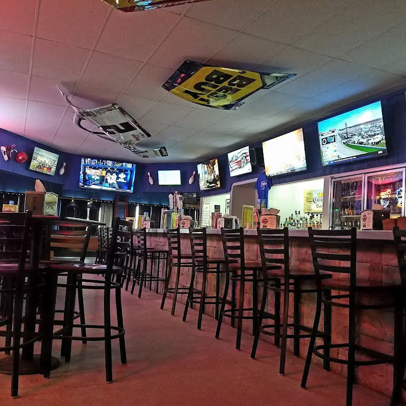 Lakeview Lanes & The Foul Line Sports Bar