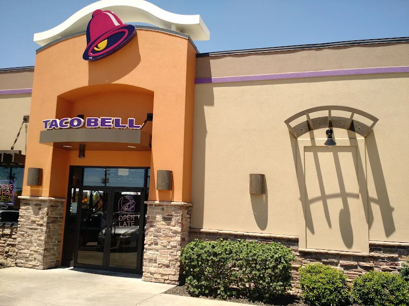 Taco Bell - Live Más Café