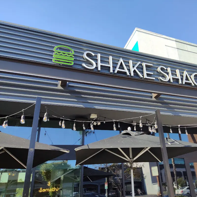 Shake Shack Encino Courtyard
