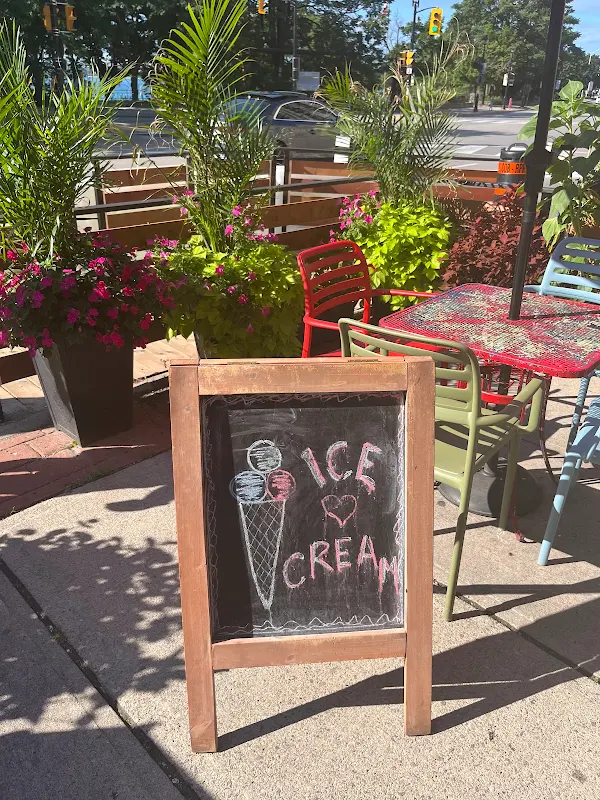 Lakeshore Ice cream cafe