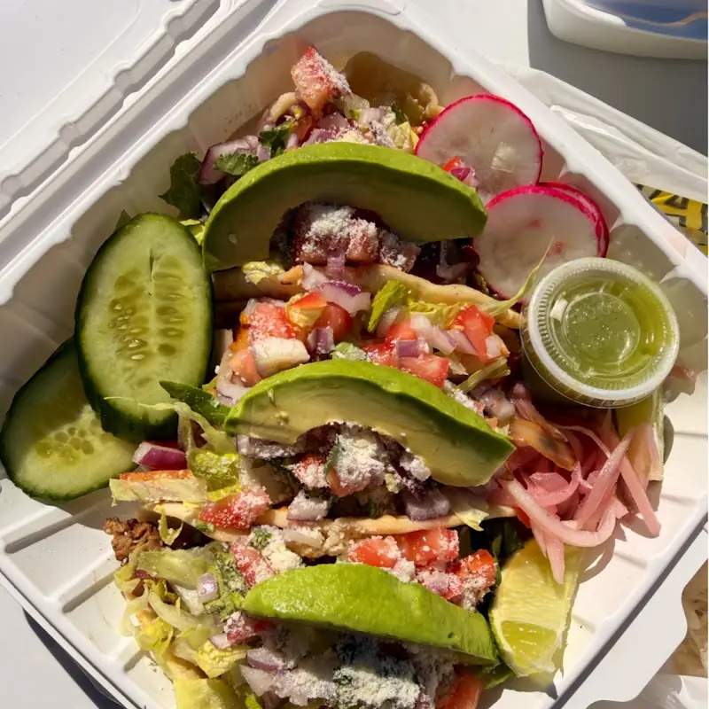 3 Hermanos: Food Truck Taqueria Y Pupuseria