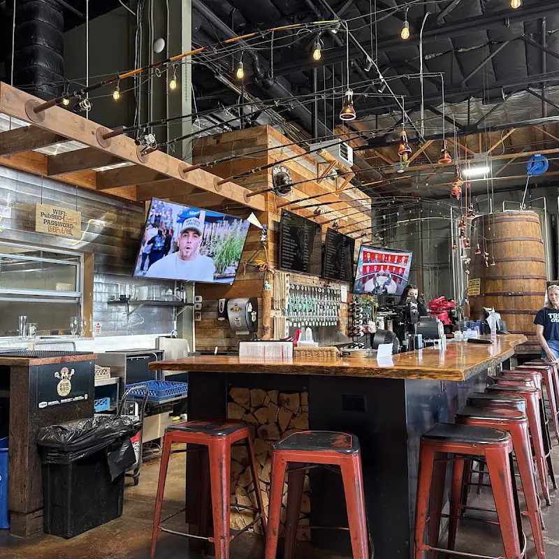 Belching Beaver Brewery Pub 980