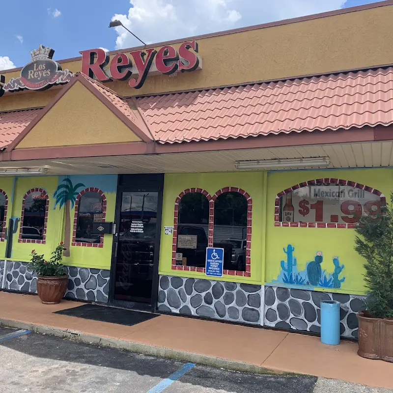 Los Reyes Mexican Grill