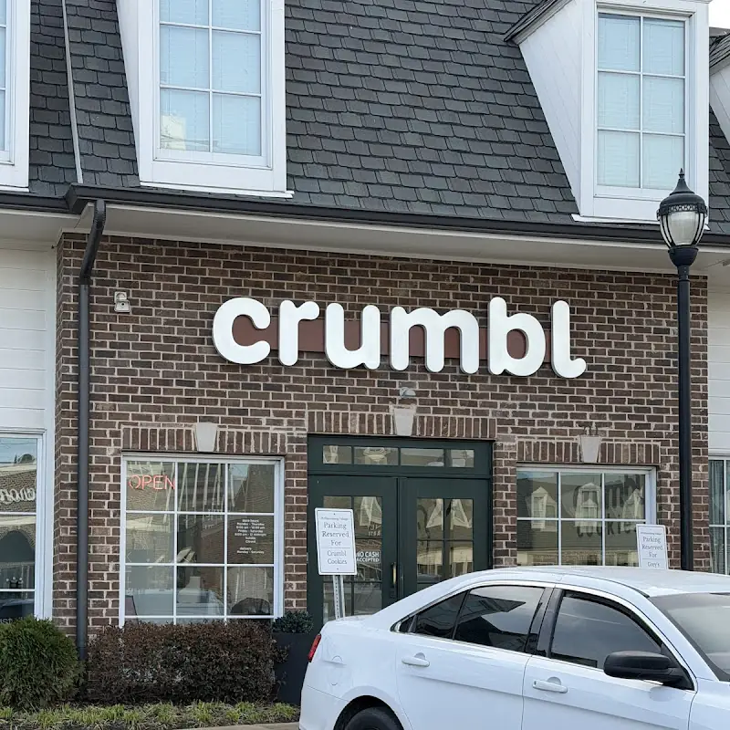 Crumbl – Cookies & Desserts