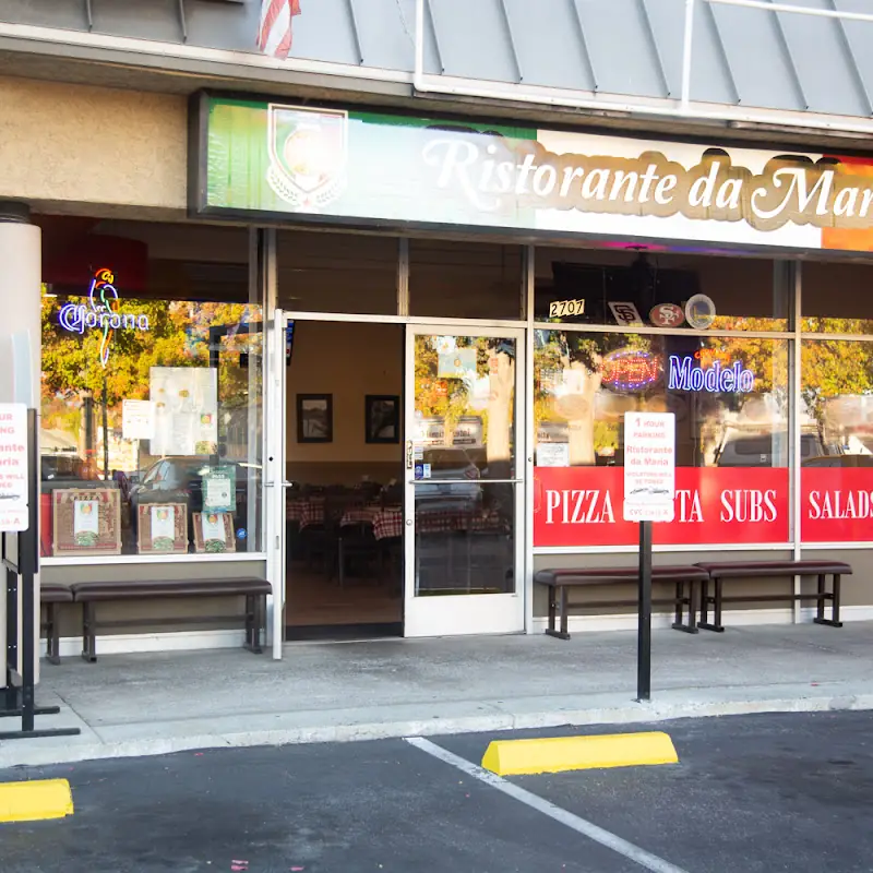 Buy 2 Pizzas and Get 2 FREE  Fountain Drinks (Small)