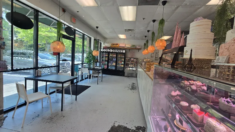 Betto's Pasteleria & Panaderia