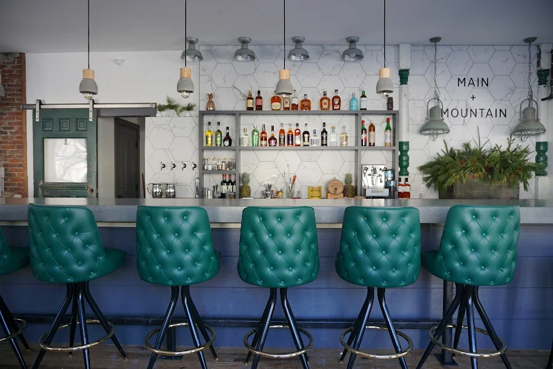 Main + Mountain Bar