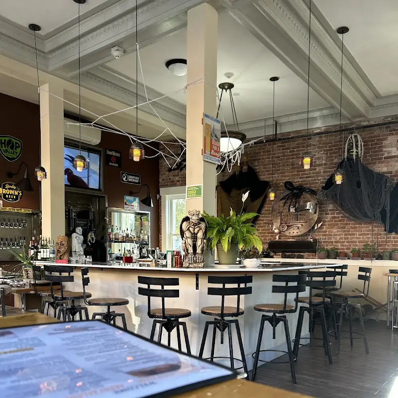 People's Taphouse and Woodfired Pizza