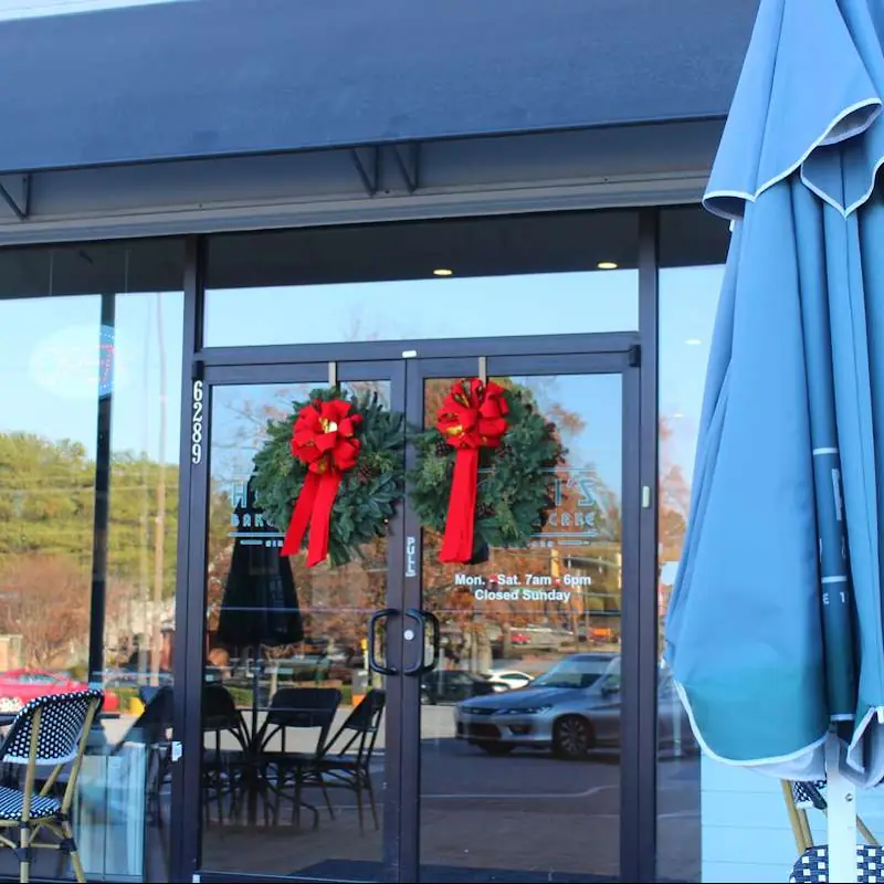 Henri's Bakery & Deli