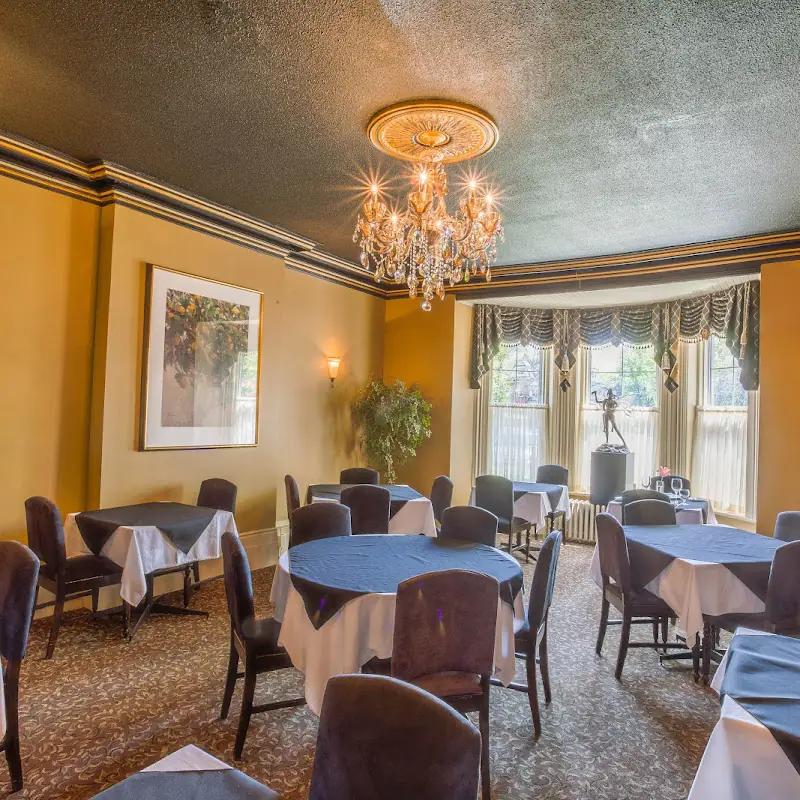 The Woodview Inn & Graydon's Restaurant
