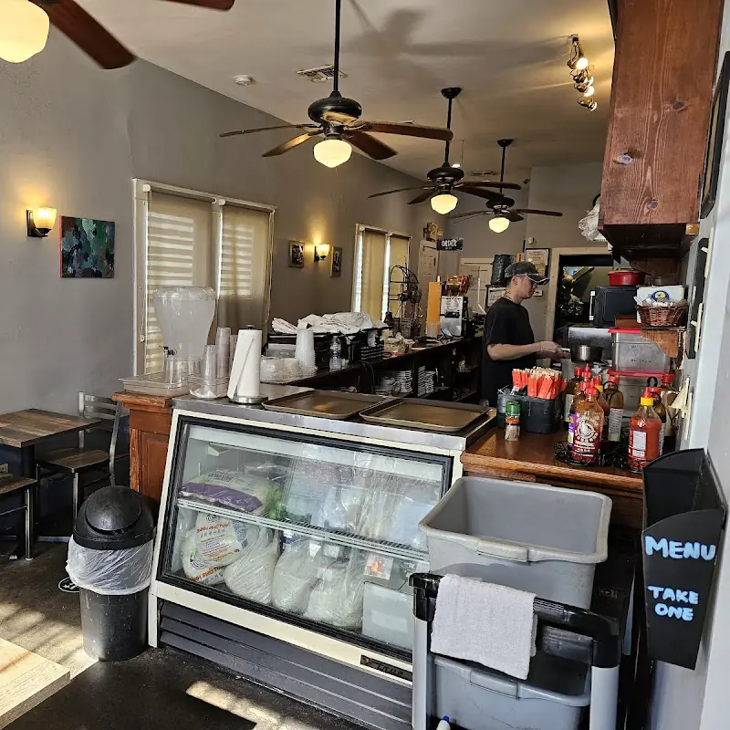Le's Baguette Banh Mi Cafe