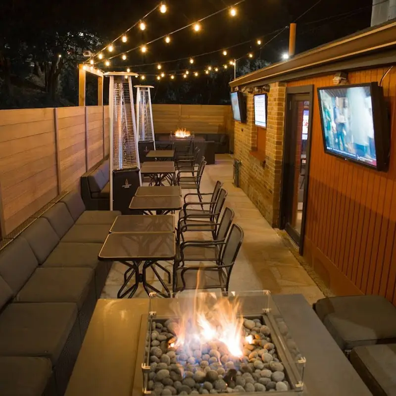 Sidelines Sports Bar & Grill