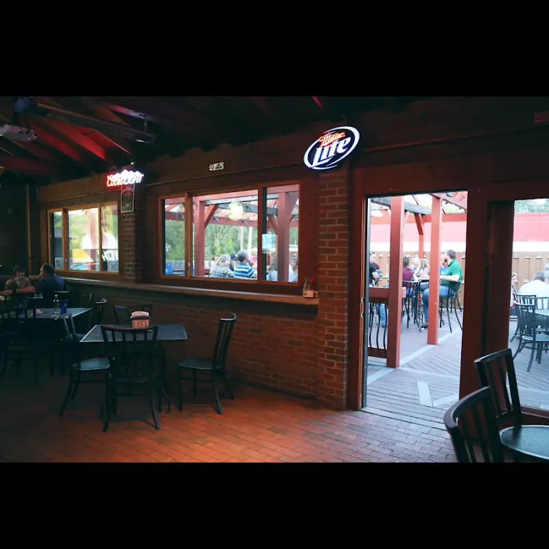 Van's Pizza Pub & Grill