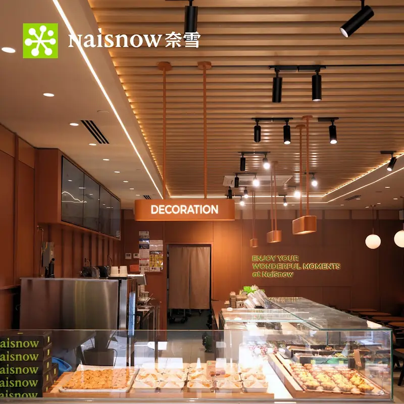 NaiSnow Tea and Bakery Grand Street