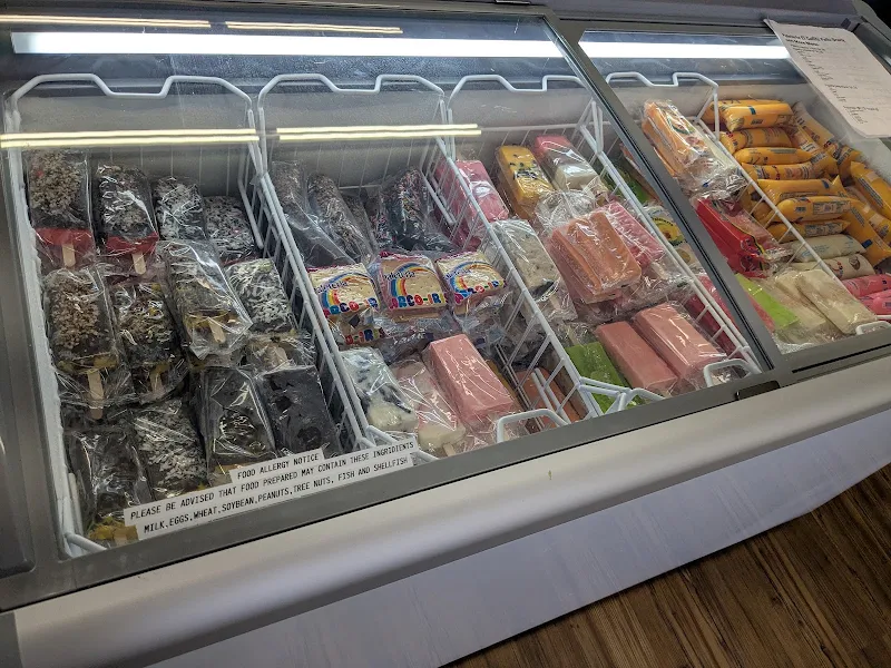 Paleteria El Gallito Feliz Snack and More