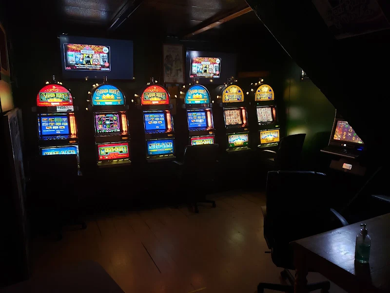 Strands Pool Room