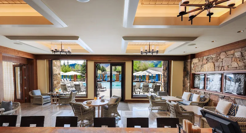 Poolside Bar and Café