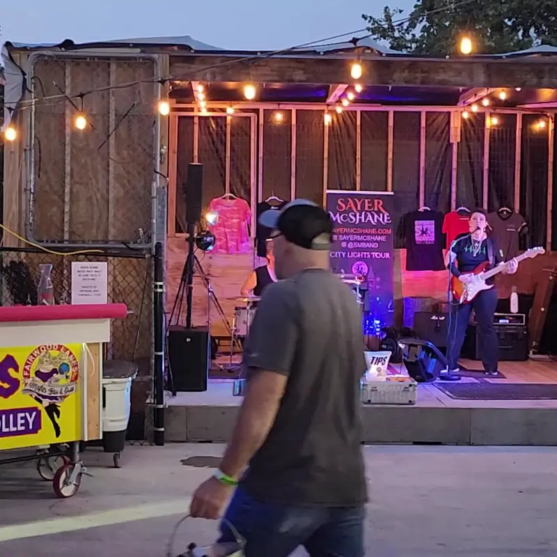Misfits Bar & Grill