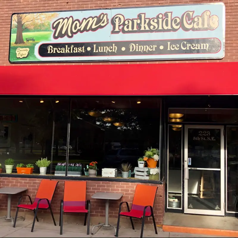 Mom's Parkside Cafe