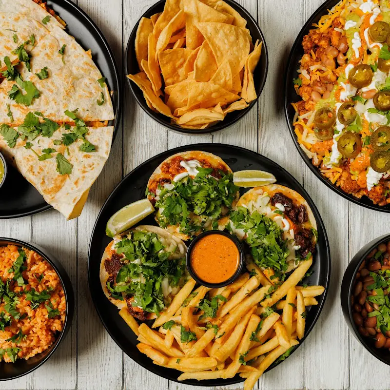 La Familia Tacos - Halal Mexican Grill