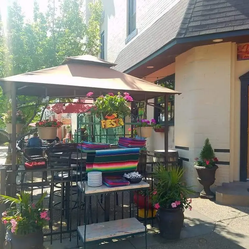 Mariachis Tequileria & Restaurant