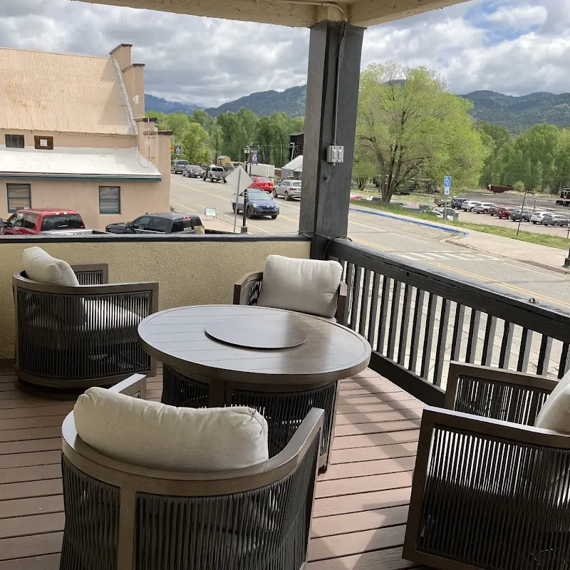 Iron Rail Inn - Restaurant & Bar