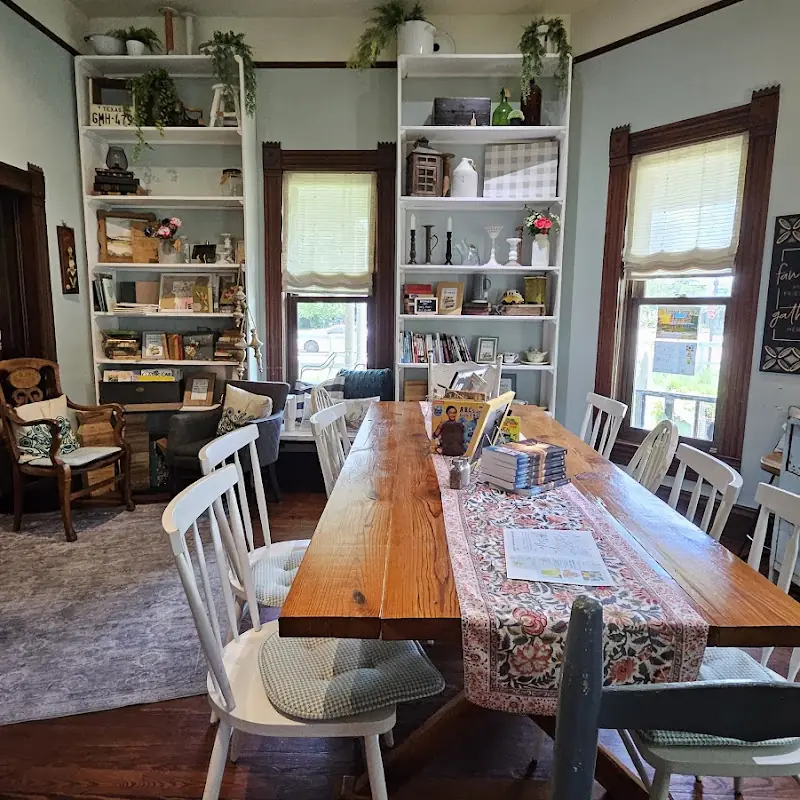 Farmhouse Coffee & Treasures
