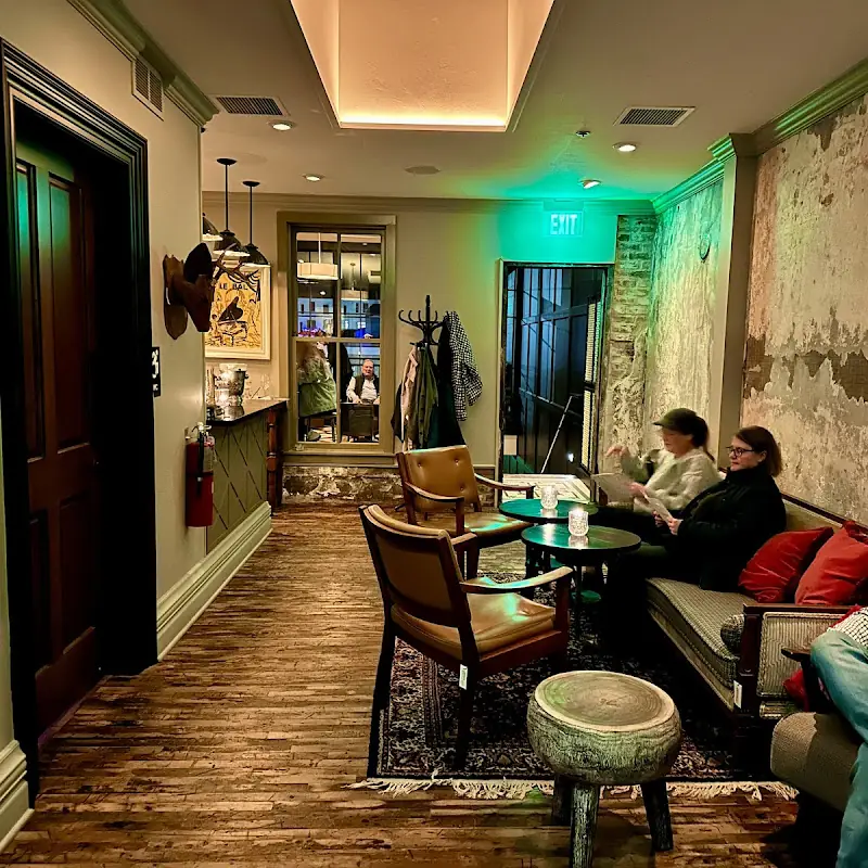 Daisy Lounge