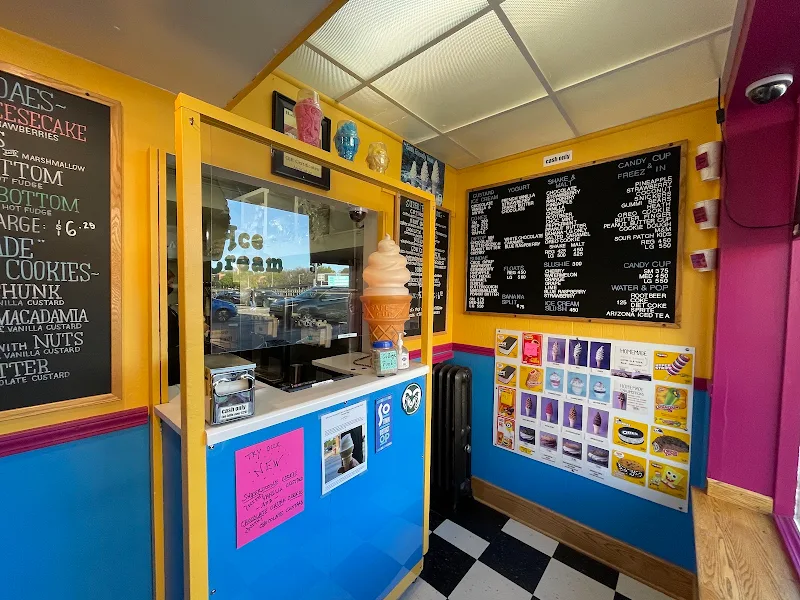 Hole In the Wall Custard & Yogurt Shoppe