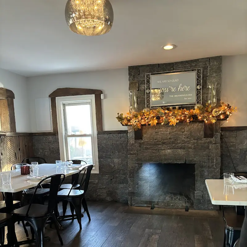 The Oyster and Clam Bar at the Bruynswick Inn