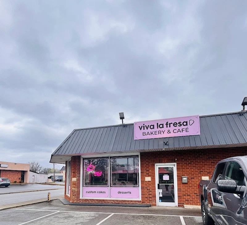 Viva La Fresa Bakery & Cafe