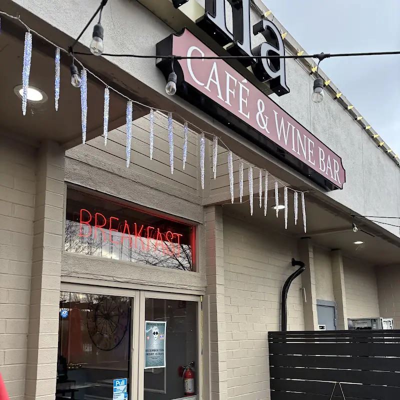 Mia Cafe and Wine Bar