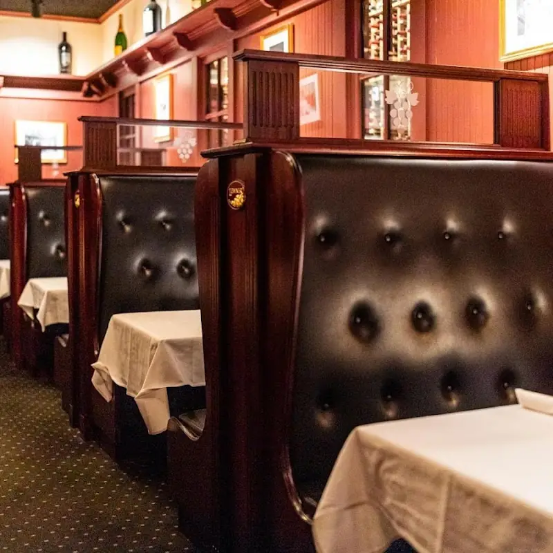 Lewnes' Steakhouse
