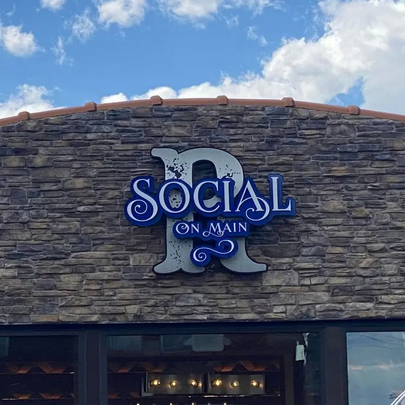 R Social On Main