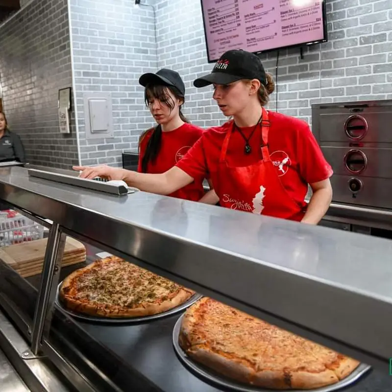 Suzie's Pizza