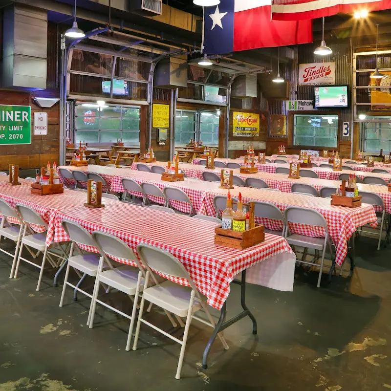 Rudy's "Country Store" and Bar-B-Q