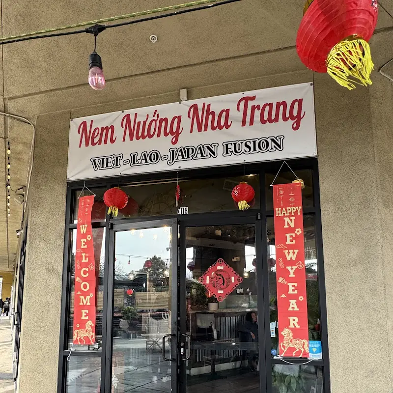 Small Nem Nuong Party Tray (18 rolls)