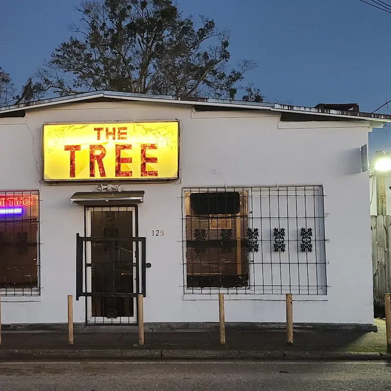 The Tree Bar-B-Que and Lounge