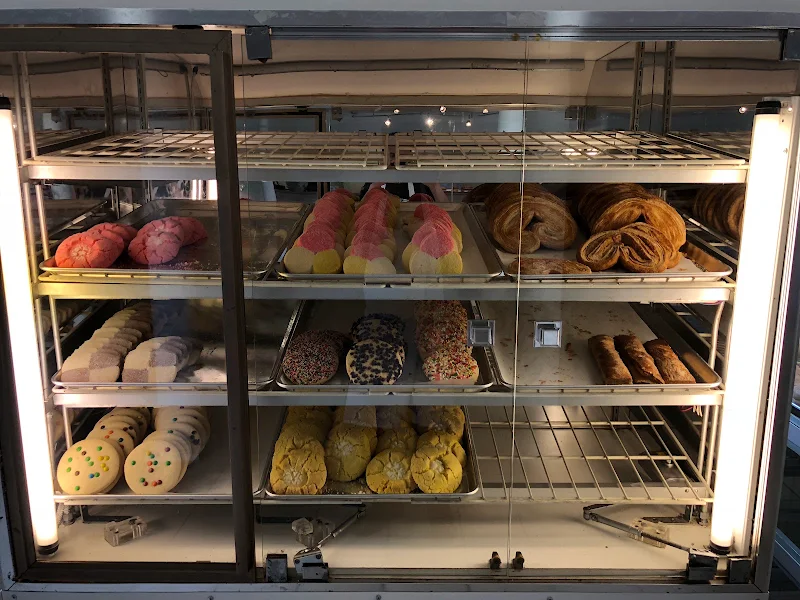 Danny’s Donuts & Bakery